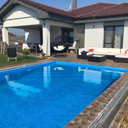 5 Izbovy Samostatny Stojaci Rodinny Dom S Podkrovim A Velkou Zahradou So Sezonnym Bazenom, Celorocnou Saunou A Virivkou-Momentalne Pokazena- Od Augusta Bude Nova Na Dovolenku A Oddych Topolniky Extérieur photo