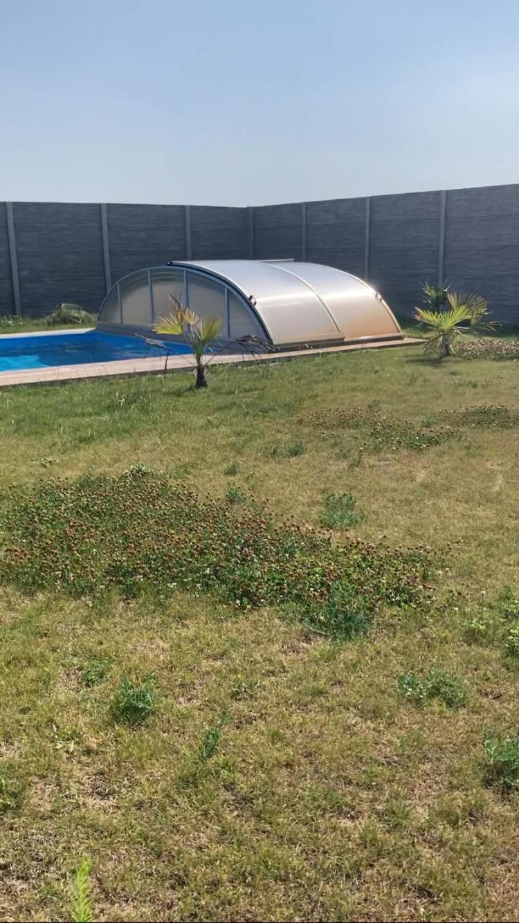 5 Izbovy Samostatny Stojaci Rodinny Dom S Podkrovim A Velkou Zahradou So Sezonnym Bazenom, Celorocnou Saunou A Virivkou-Momentalne Pokazena- Od Augusta Bude Nova Na Dovolenku A Oddych Topolniky Extérieur photo
